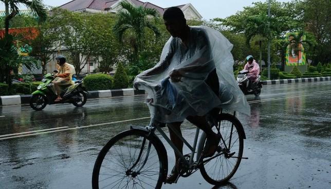 BMKG: Sejumlah Wilayah Indonesia Berpotensi Diguyur Hujan Petir hingga Cuaca Berkabut Selasa Ini