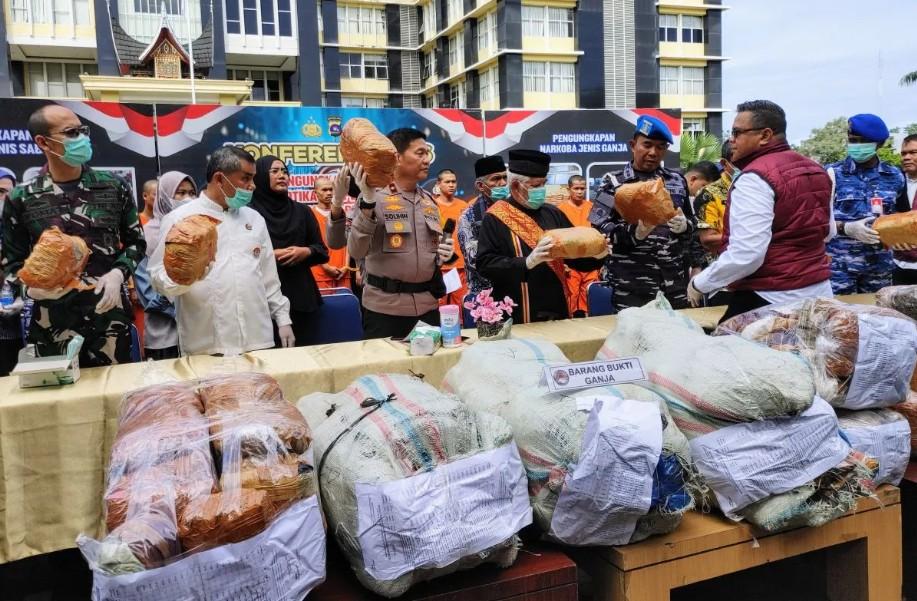 Polda Sumatera Barat Ungkap Penyelundupan Ganja 120 Kg di Tengah Situasi Bencana