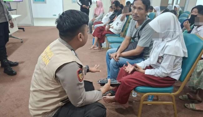 Polda Metro Jaya Berikan Pendampingan Psikologis untuk Siswa Korban Kecelakaan di SDN 01 Kalibaru