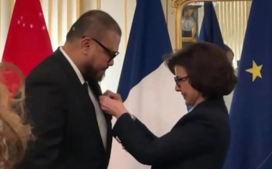 Joko Anwar Dianugerahi Tanda Kehormatan Chevalier oleh Pemerintah Prancis atas Kontribusinya dalam Dunia Sinema