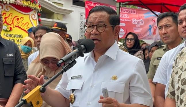 Pramono Anung Minta Pemangkasan Pohon Tua sebagai Antisipasi Angin Kencang di Jakarta