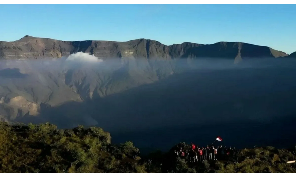 Seluruh Jalur Pendakian Gunung Tambora Ditutup Sementara Demi Keamanan dan Pemulihan Ekosistem