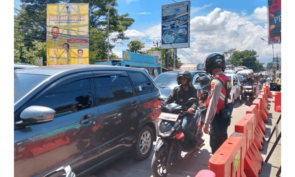 Arus Kendaraan Padati Jalur Wisata Garut Saat Libur Akhir Tahun, Polisi Berlakukan Sistem Satu Arah