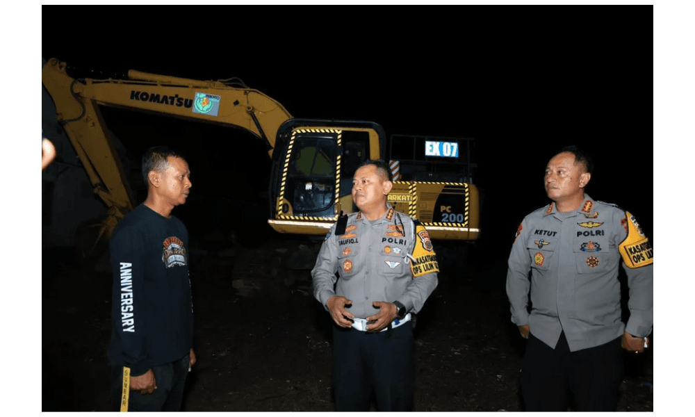 Polda Riau Kirim Tiga Ekskavator Bantu Normalisasi Pascabencana di Agam Sumbar