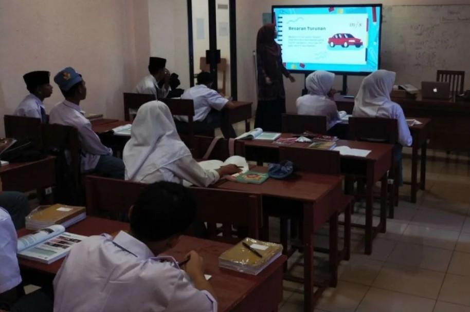 Sekolah Rakyat 32 Natuna Mulai Gunakan Smart TV dan Laptop untuk Tingkatkan Pembelajaran Digital