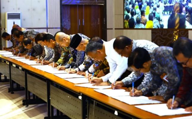 Ratusan Pimpinan PTN dan PTS Teken Kontrak Kinerja 2026, Fokus pada Riset dan Dampak Nyata