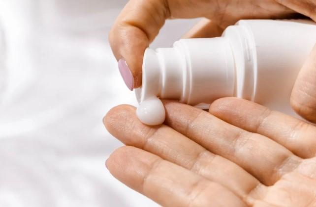 Dokter Kulit Peringatkan: Terlalu Banyak Produk Justru Rusak Kulit dan Rambut