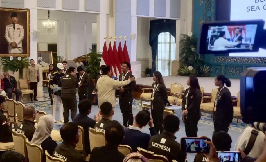 Presiden Prabowo Serahkan Langsung Bonus kepada Atlet Peraih Medali SEA Games 2025 di Istana Negara