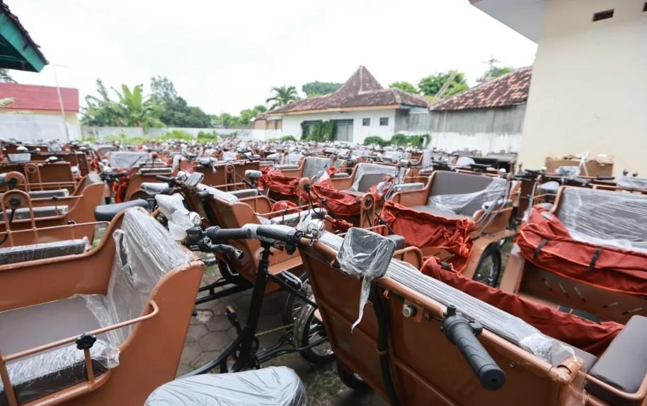 Bantuan 200 Becak Listrik dari Presiden Prabowo Tiba di Banyuwangi, Prioritaskan Tukang Becak Lansia