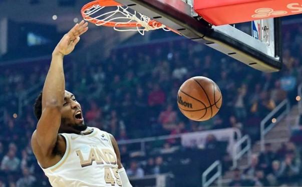 Cavaliers Bungkam 76ers 133–107 di Philadelphia, Donovan Mitchell Bersinar dan Darius Garland Cedera