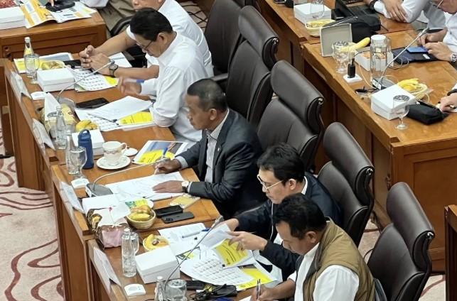 Bahlil Perintahkan Tambah Kuota BBM Bersubsidi untuk Papua dan Aceh