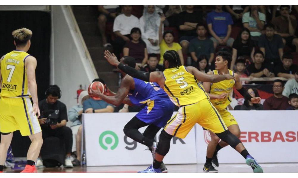 Rajawali Medan Tumbang di Kandang, Satria Muda Bangkit Lewat Comeback Spektakuler