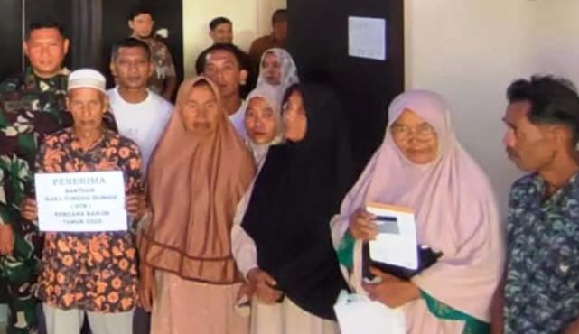 BNPB Salurkan Dana Tunggu Hunian untuk Korban Banjir Bandang di Nagan Raya, 23 KK Sudah Terima Bantuan