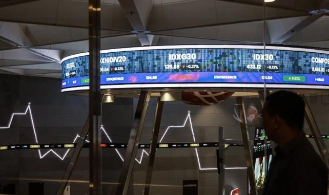 IHSG Dibuka Melemah Tipis ke 8.974,57, Indeks LQ45 Turun 0,19 Persen