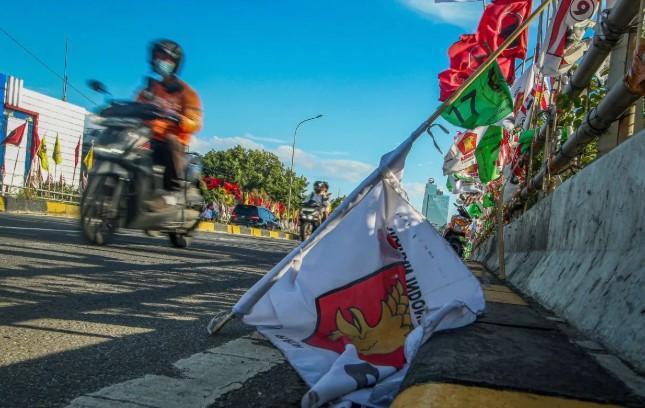 Gubernur Pramono Anung Minta Sosialisasi Aturan Pemasangan Spanduk dan Bendera Partai di Jakarta