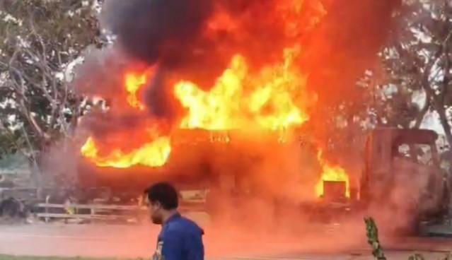 Kebakaran Truk Tangki Terjadi di KM 185 Tol Cipali Arah Cirebon