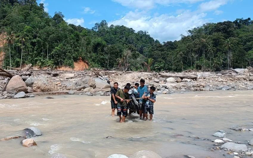 Seribuan Warga Desa Sibio-bio Masih Terisolir Tiga Bulan Pascabanjir Bandang, Jembatan Putus dan Listrik Belum Pulih