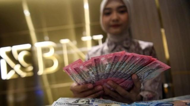 Rupiah Melemah ke Rp16.930 per Dolar AS Dipicu Eskalasi Konflik Timur Tengah