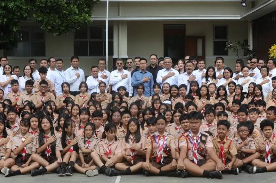 Gibran Rakabuming Raka Tinjau Penerapan Pendidikan Internet of Things di SMP Santo Yusup Bandung