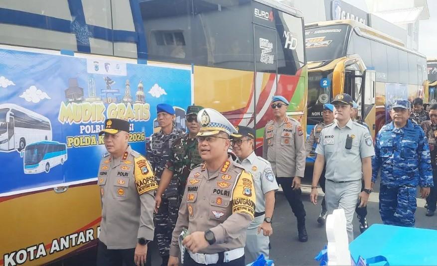 Polda Kalsel Berangkatkan 617 Pemudik Gratis ke 11 Kabupaten