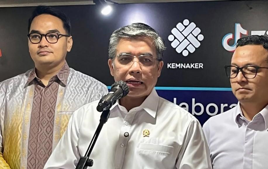 Menaker Yassierli Siapkan “Kado” untuk Buruh Jelang May Day 2026 di Tengah Ancaman PHK