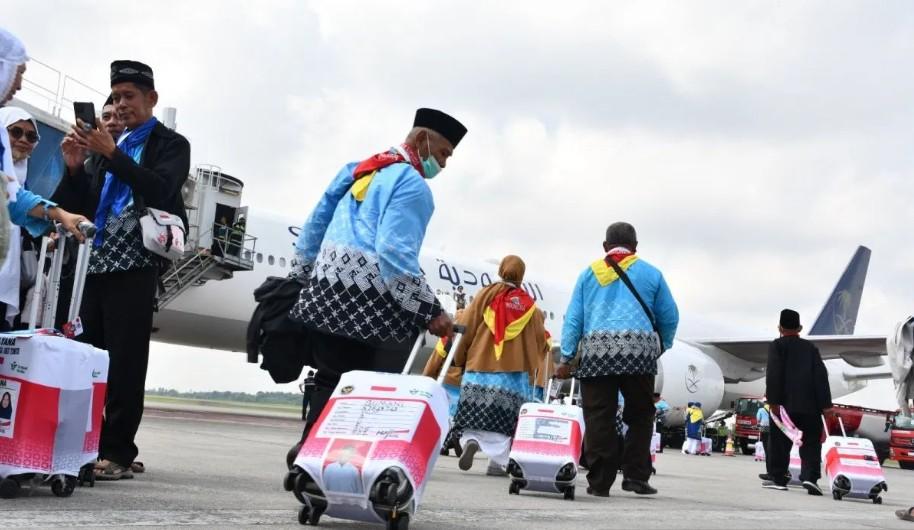 Dua Calon Haji Tertunda Akhirnya Berangkat, Kloter 3 Embarkasi Palembang Penuh 444 Jamaah