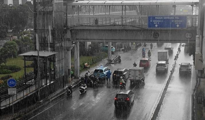 BMKG Prakirakan Mayoritas Kota Besar Indonesia Diguyur Hujan pada Rabu