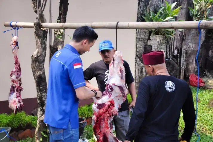 Partai Demokrat DKI Salurkan 1.500 Paket Daging Kurban untuk Warga Jakarta