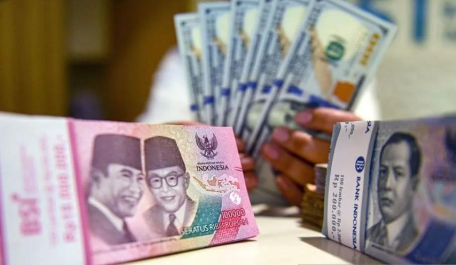 Rupiah Ditutup Melemah ke Rp17.966 per Dolar AS, Ketegangan Timur Tengah dan Inflasi Domestik Jadi Sorotan