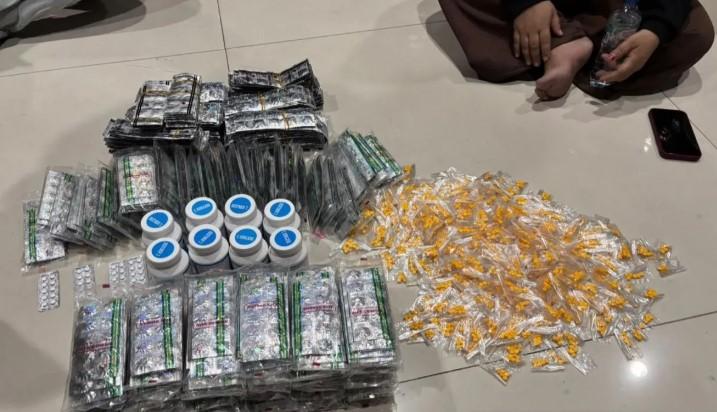 Polda Metro Jaya Tangkap Tiga Tersangka dan Sita Ribuan Obat Keras Ilegal di Muara Baru