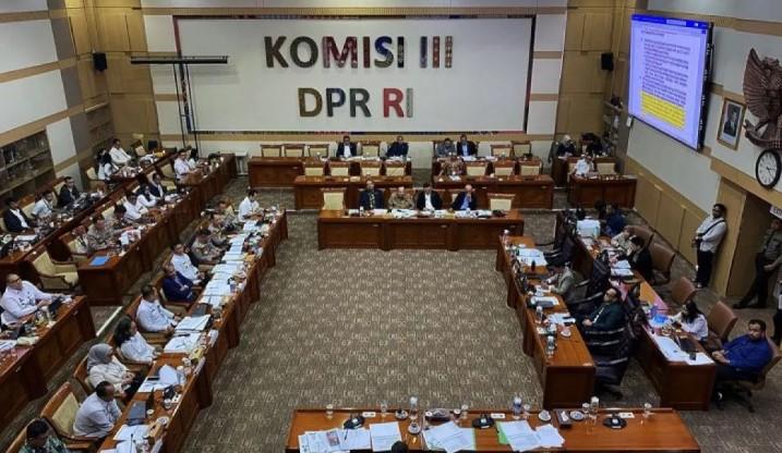 DPR dan Pemerintah Sepakati Presiden Bisa Perpanjang Masa Pensiun Perwira Tinggi Polri Bintang Empat