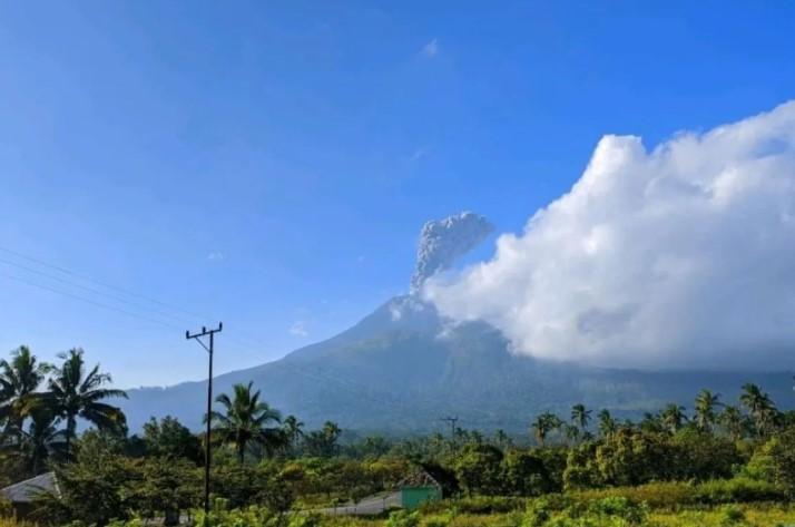 Aktivitas Vulkanik Gunung Lewotobi Laki-Laki Masih Tinggi, Warga Diminta Waspada