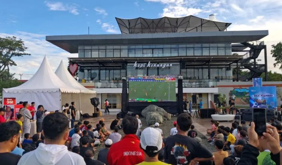 TVRI Sulawesi Tengah Gelar Nobar Piala Dunia 2026 di Palu, Ratusan Warga Padati Lapangan Vatulemo