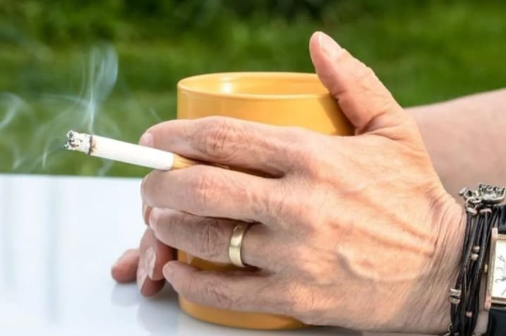 Merokok Sesekali Tetap Berisiko, Dokter Ingatkan Bahaya Penyakit Serius Mengintai