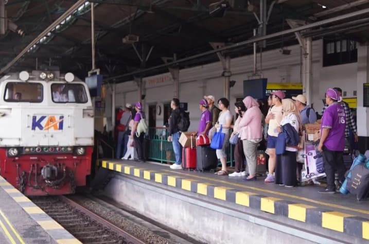 KAI dan Kemenhub Perkuat Layanan Libur Sekolah dengan Diskon Tiket Kereta Ekonomi 30 Persen