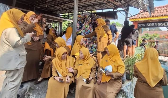 Guru SDN Srengseng Sawah 15 Ungkap Detik-Detik Ancaman Bom Saat Upacara MPLS