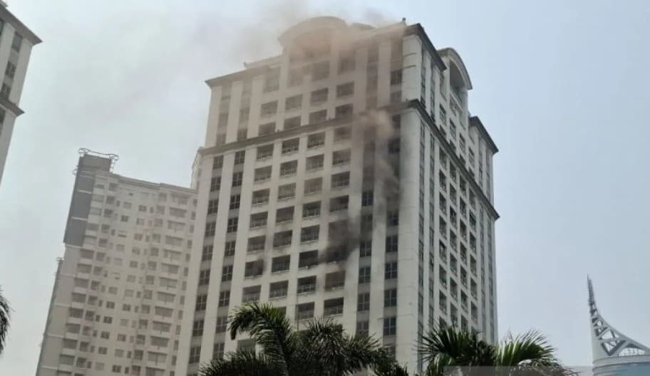 Gulkarmat Evakuasi 33 Orang dari Kebakaran Apartemen Pavilion, Lansia dan Bayi Selamat