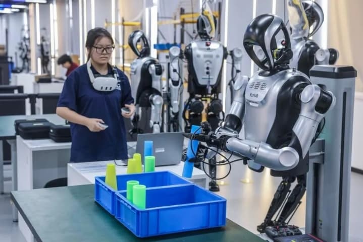 China Melatih Sedikitnya 40 Robot Humanoid di Cixi untuk Menguasai Skenario Industri Dunia Nyata