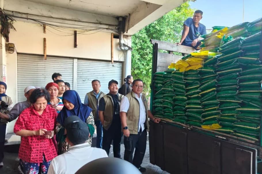 Bulog Surabaya Salurkan 12.589 Ton Beras SPHP dan Sejuta Liter Minyakita, Pasokan Dipastikan Aman
