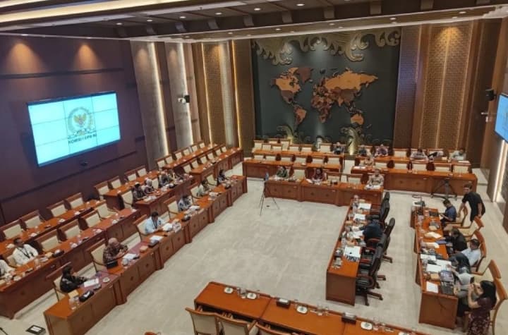DPR Menyetujui RUU Penyiaran Jadi Usul DPR, Regulasi Platform Digital Ikut Diatur