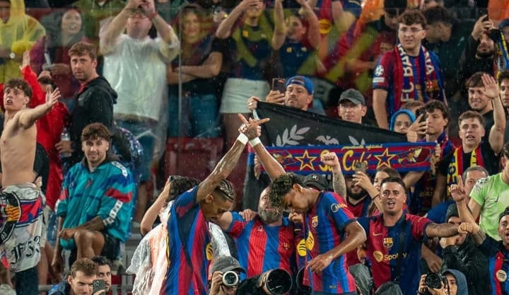Raphinha Cetak Hattrick saat Barcelona Hancurkan Racing Santander 7-2 dan Kokoh di Puncak