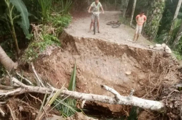 Banjir Bandang Putuskan Jembatan Akses Irigasi dan Kebun di Abdya, Aktivitas Petani Terganggu