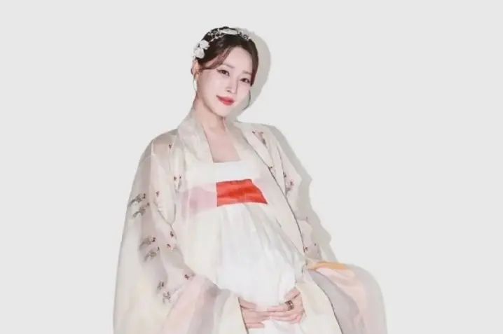 Go Woori Eks Rainbow Melahirkan Anak Pertama, Sang Buah Hati Lahir Sehat dan Kuat