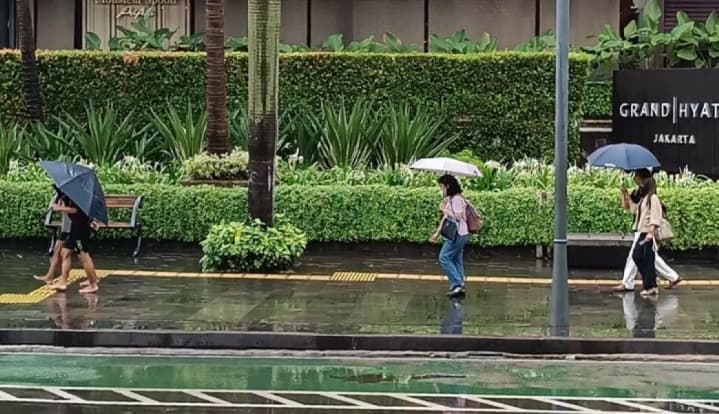 BMKG Prediksi Jakarta Timur Diguyur Hujan Ringan Selasa Sore, Warga Diimbau Waspadai Perubahan Cuaca