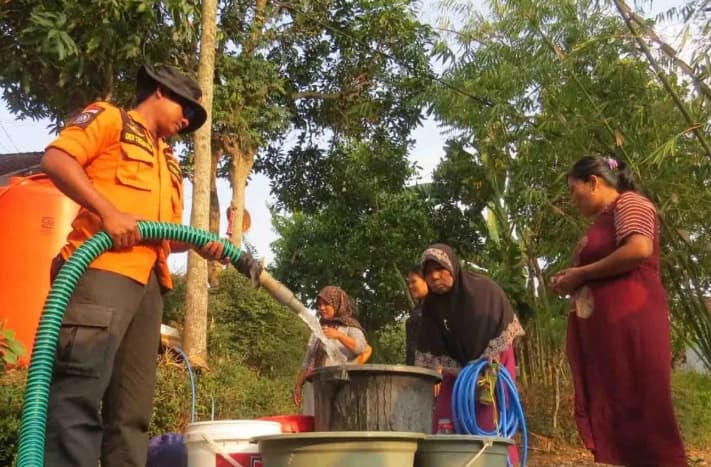 Kemarau Ekstrem Melanda Jember, 2.456 KK di 19 Desa Krisis Air Bersih hingga BPBD Prioritaskan Kebutuhan Minum dan Memasak