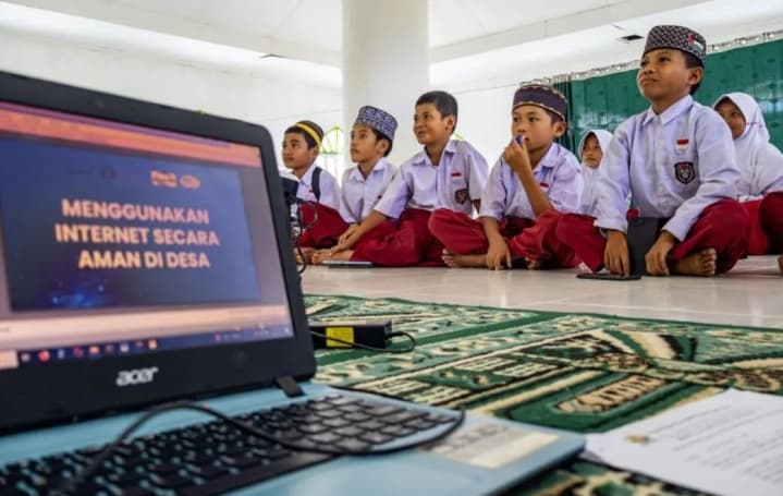Sekolah Internet Komunitas di Desa Toro Sigi Buka Akses Digital, Warga Kini Bisa Belajar hingga Berjualan Daring