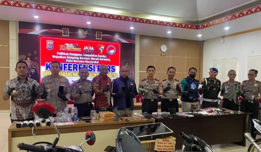 Polda Sultra Gerebek Kampung Narkoba di Kendari, 11 Orang Diamankan dan Ratusan Alat Hisap Sabu Disita