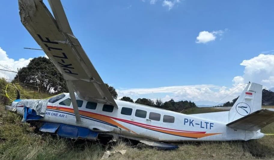 Pesawat Asian One Air Keluar Landasan Pacu di Bandara Bilorai Papua Tengah, 10 Orang Dilaporkan Selamat