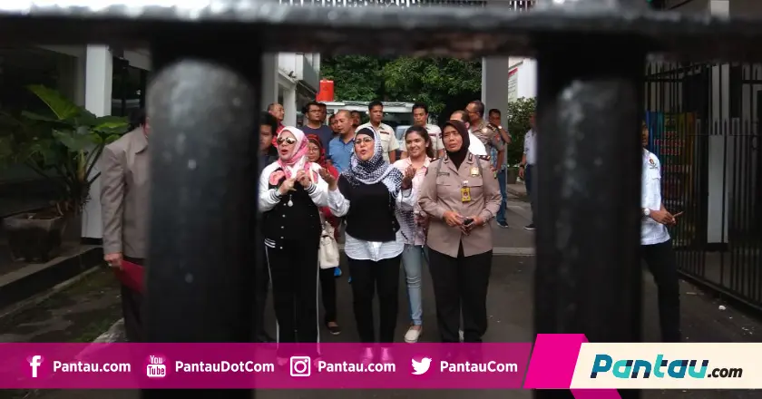 Elvy Sukaesih Batalkan Pernikahan Dhawiya dan Muhammad?