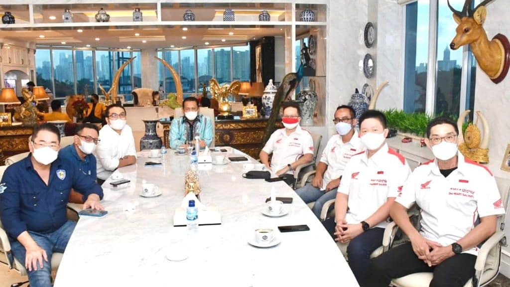 Bamsoet Ajak Pelaku Usaha Majukan Otomotif Indonesia dengan Membina Pembalap Muda